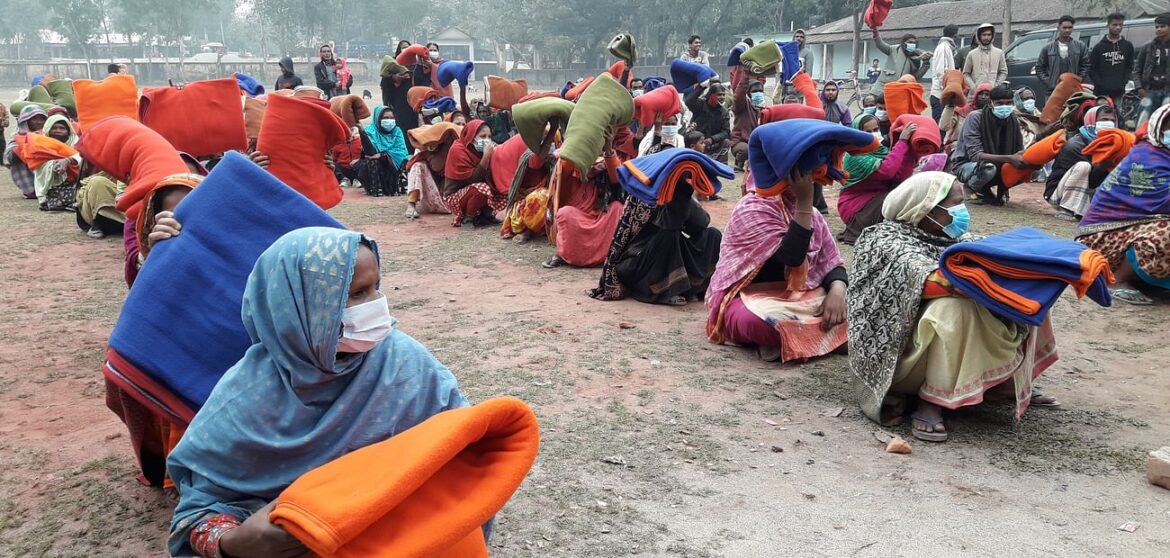 ‘শীল শীল বাতাসে হাত-পাও কোঁকড়া হয় আসেছে, কম্বল পায়া খুব উপকার হইল’